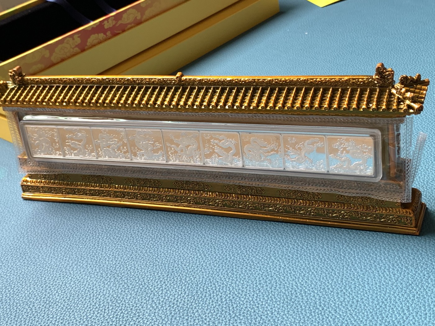 《竞宝斋》第190场-周日，周一 2场 (全场包邮) 壬辰龙年贺岁银条，带底座，盒证齐全一套 9X9=81克 999银