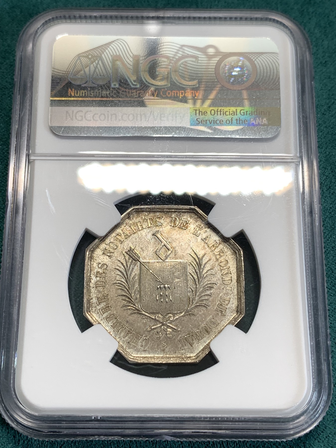 《竞宝斋》第190场-周日，周一 2场 (全场包邮) NGC-MS63 19世纪法国 Douai公证人 高浮雕高分、比较难找的一个版别、标准的手拿天秤公证处银质八角代币