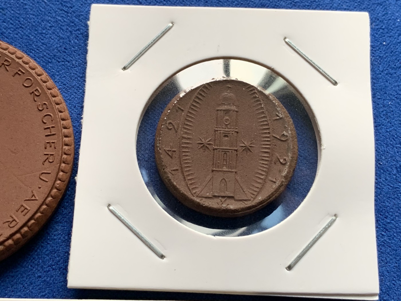 《竞宝斋》第190场-周日，周一 2场 (全场包邮) 5枚一组 德紧时期的陶币  不常见  帆船灯塔  还有一个白陶瓷的代币