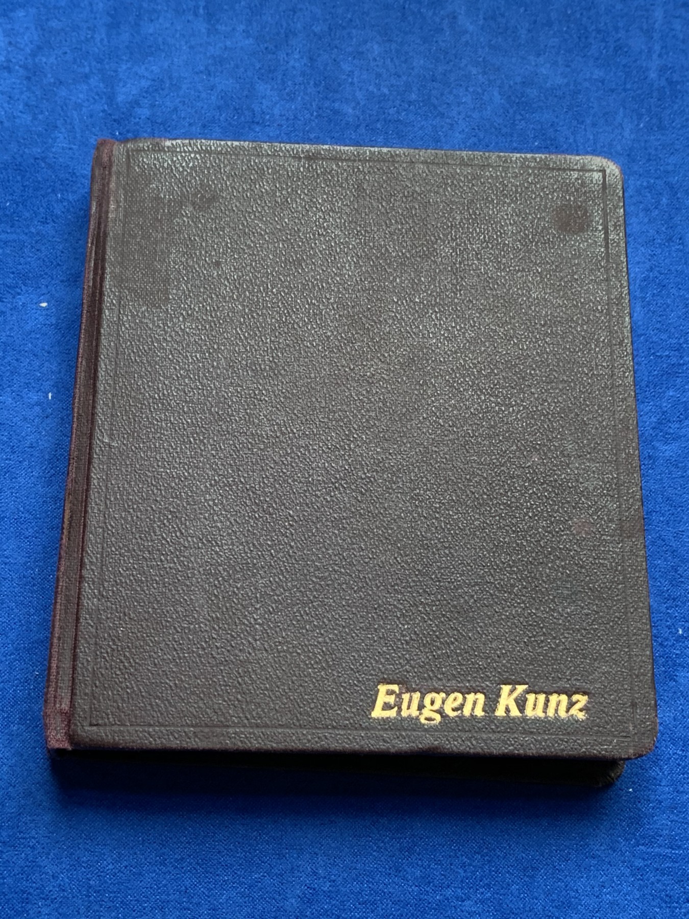 《竞宝斋》第190场-周日，周一 2场 (全场包邮) 德国紧急状态纽伦堡电车代用币大全套1921年德国纽伦堡有轨电车代用币大全套，45枚八角20芬妮铝币，城市景观，历史人物，翻页原皮盒装，完美品相，非常少见，市场上同品相单枚评级币价值不菲。