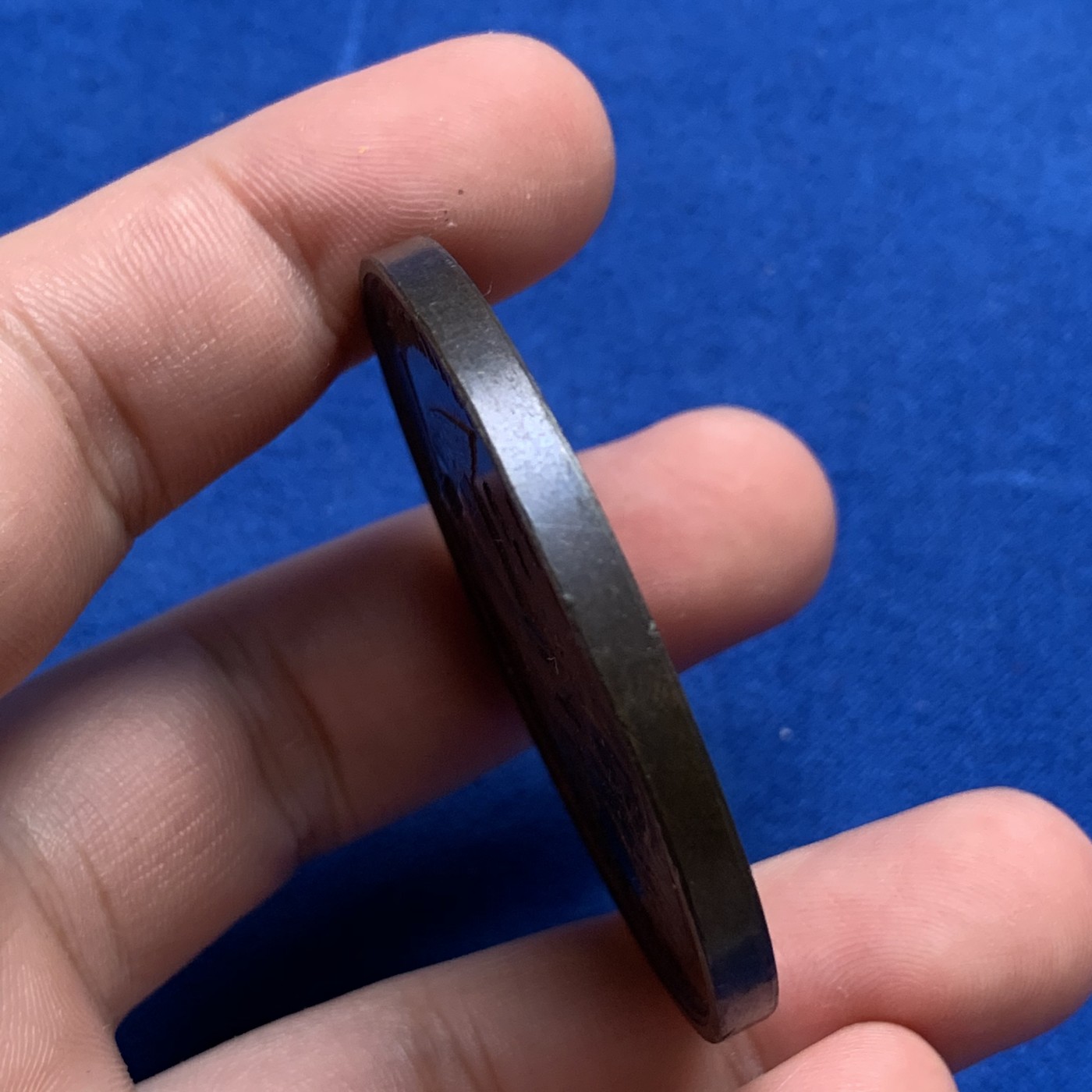 《竞宝斋》第190场-周日，周一 2场 (全场包邮) 比利时天使屠魔艺术铜章 直径：50mm  重量：52gr 场景丰富 状态不错