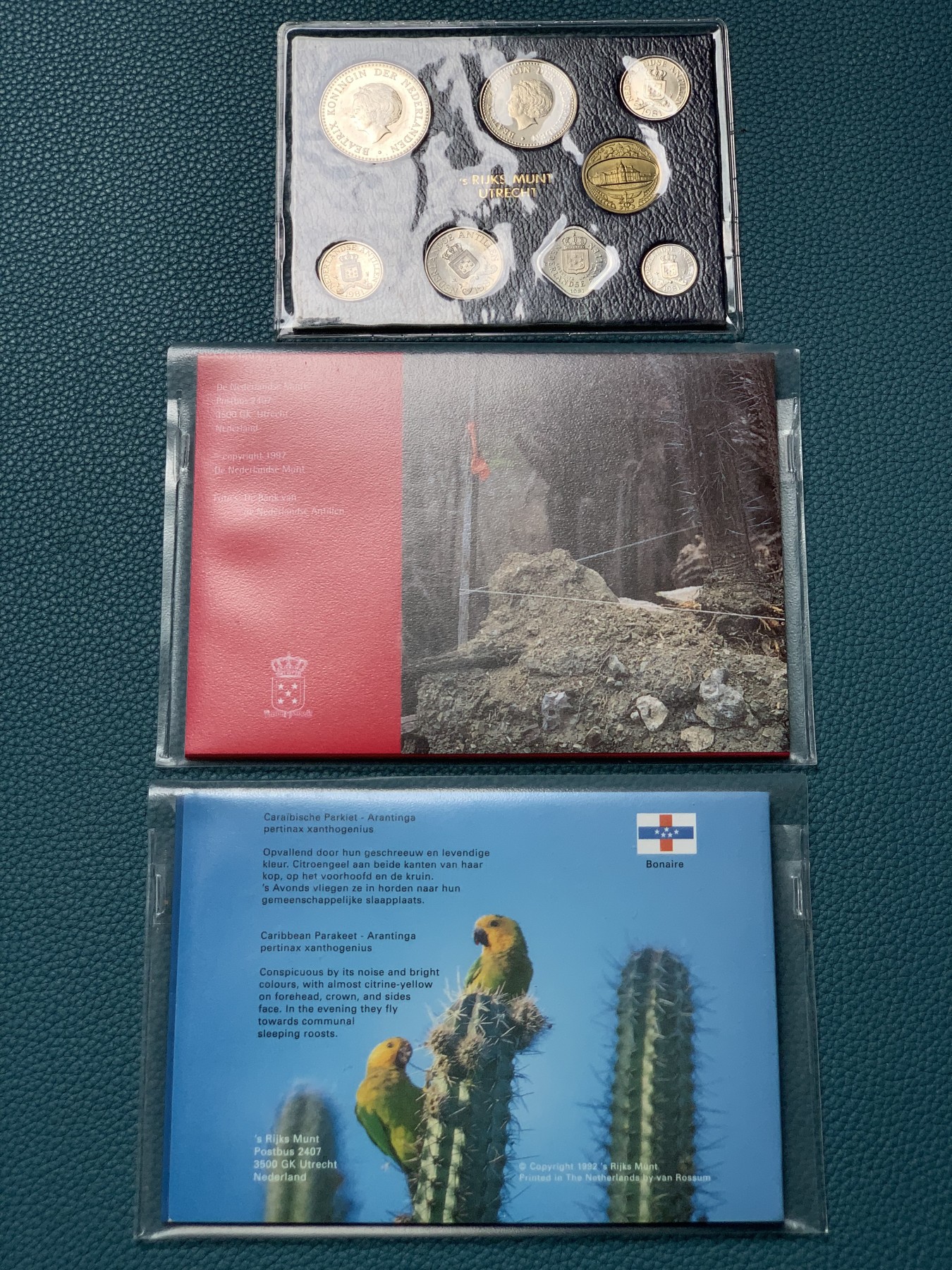 《竞宝斋》第190场-周日，周一 2场 (全场包邮) 荷属安地列斯1981年流通硬币7枚套旧版大型少见、1992和1997年流通硬币7枚套FDC品共三本