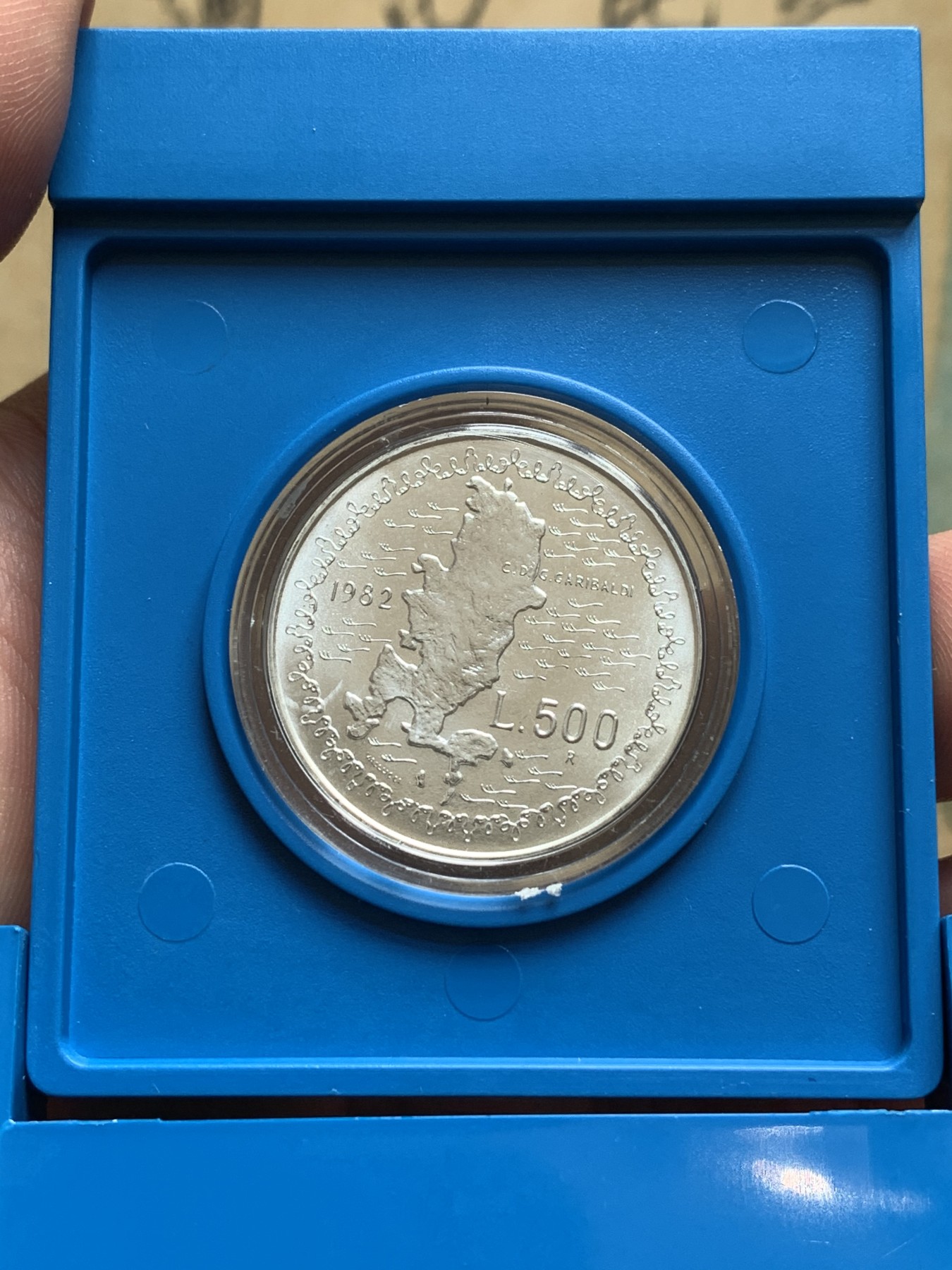《竞宝斋》第190场-周日，周一 2场 (全场包邮) 盒装 1982年意大利副首相朱塞佩•加里波第逝世100周年纪念 全新500里拉银币