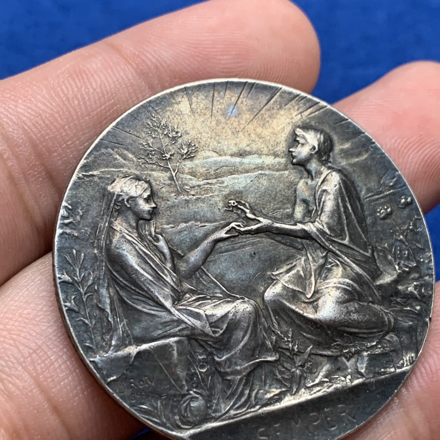 《竞宝斋》第190场-周日，周一 2场 (全场包邮) 1897年法国永恒的爱结婚纪念银章 名家罗蒂作品 经典传世黑色包浆 直径：41mm 重量：31.8gr 边铭：丰饶角+银标+结婚时间和信息