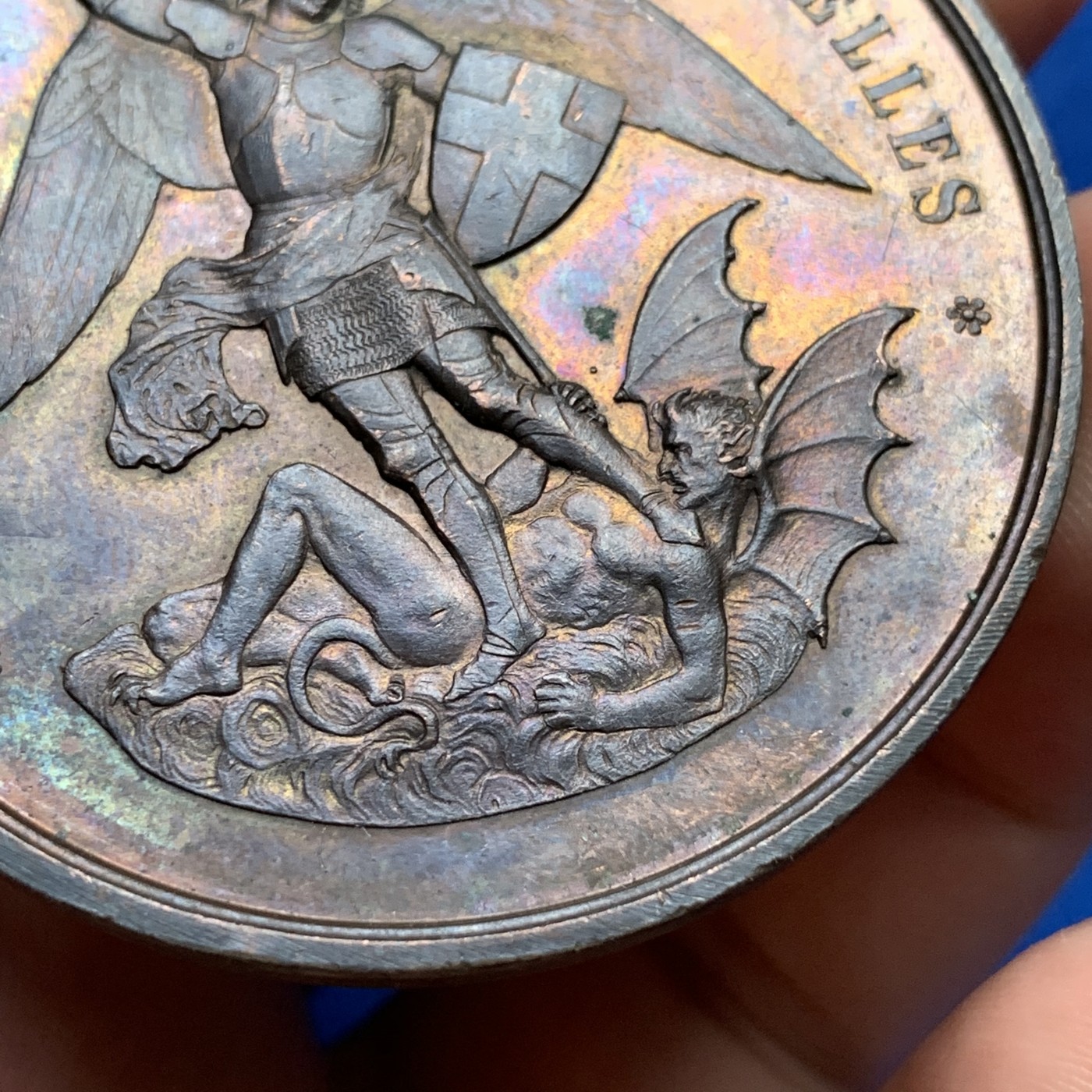 《竞宝斋》第190场-周日，周一 2场 (全场包邮) 比利时天使屠魔艺术铜章 直径：50mm  重量：52gr 场景丰富 状态不错