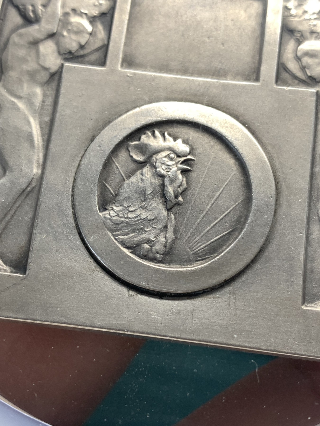 《竞宝斋》第190场-周日，周一 2场 (全场包邮) NGC-MS63 法国1930年代「诺尔晨报」装饰艺术大银章 首见 60X54MM 大规格 大盒封装