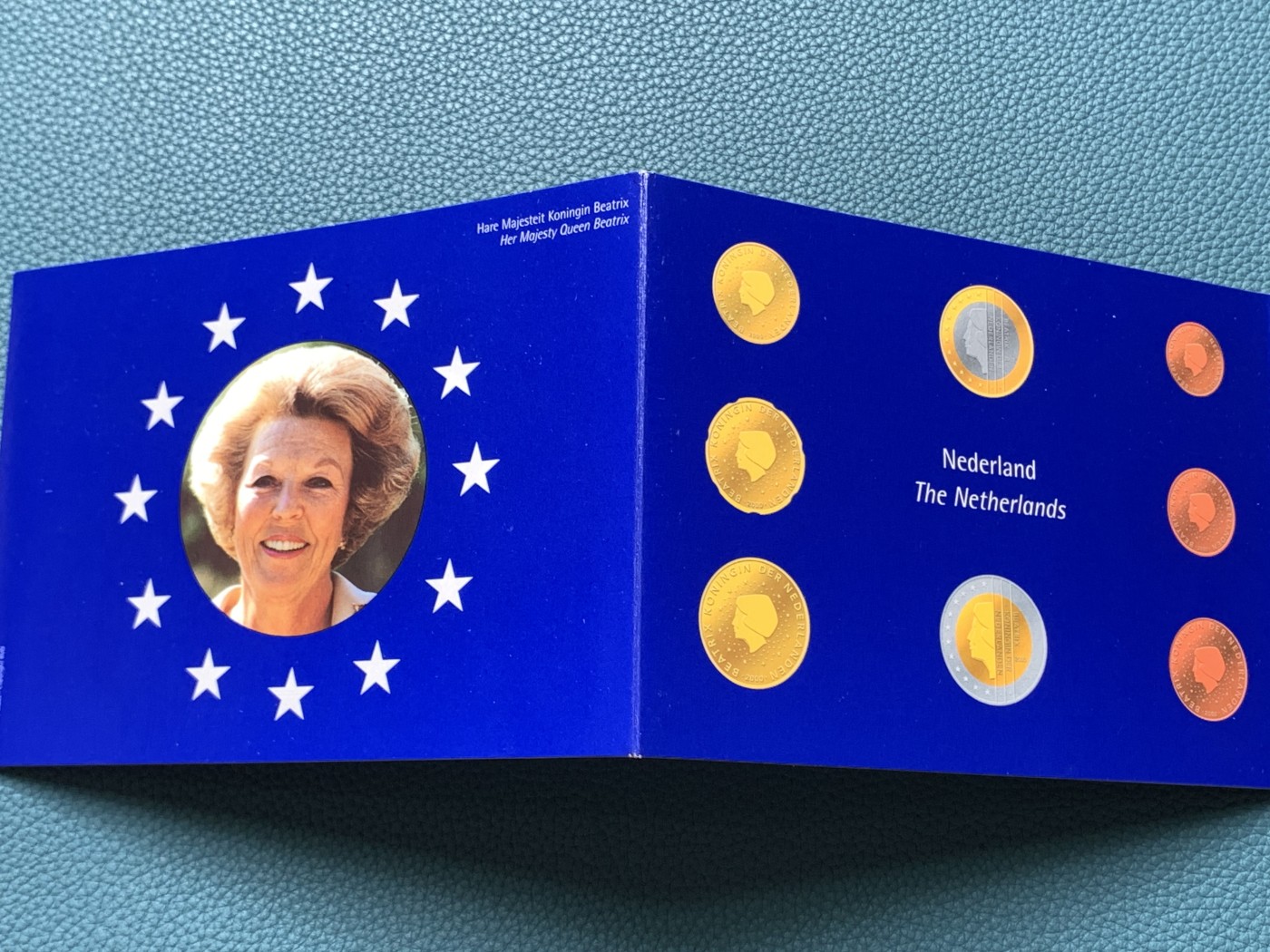 《竞宝斋》第190场-周日，周一 2场 (全场包邮) 荷兰2000年流通硬币6枚套关门年份卡册、2001年流通欧元8枚套卡册内页有书写