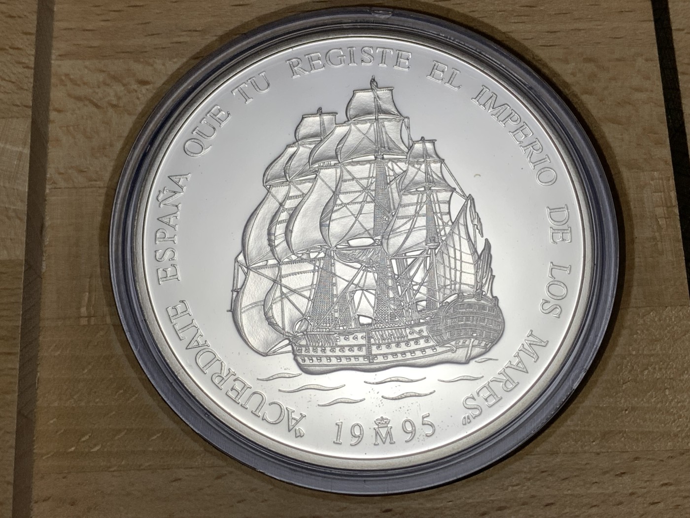 《竞宝斋》第190场-周日，周一 2场 (全场包邮) 原蓝盒西班牙 1995年 特立尼达战舰 10000比塞塔 精制大银币168.75克 9255银