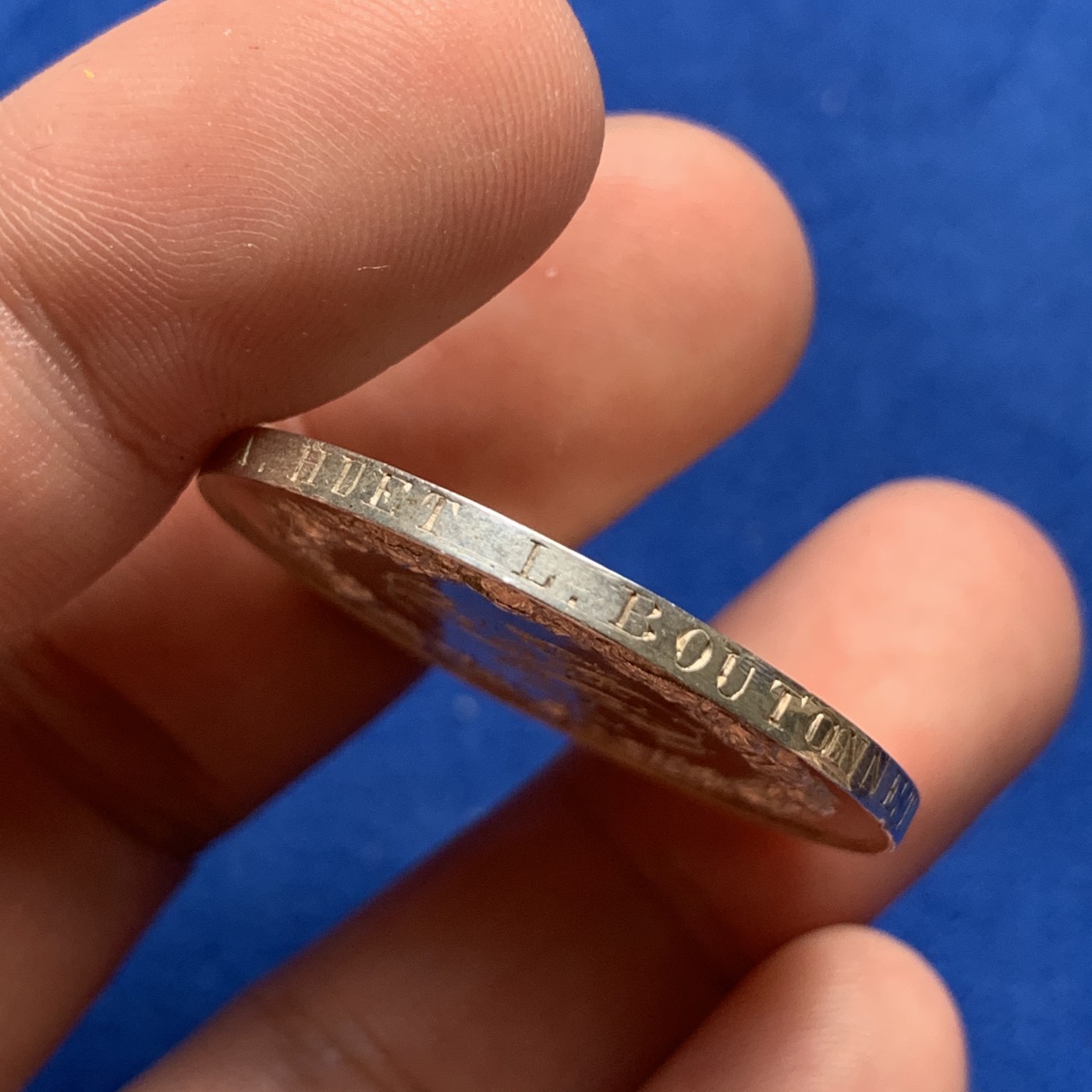 《竞宝斋》第190场-周日，周一 2场 (全场包邮) 法国1892年结婚纪念银章，34mm，17.7g，丰饶角边铭 背面花体刻字 边缘手工刻字 比较少见