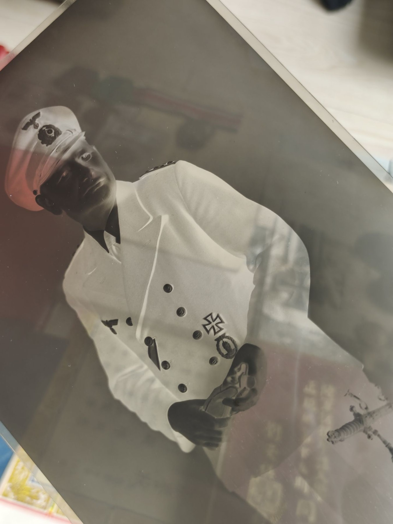 老威廉第四次麦稀奇拍卖 德三海军士官底片带原纸袋和现代冲洗的照片。底片画幅比较大，非常难得。获得一、二铁，扫雷证章，佩戴海军短剑