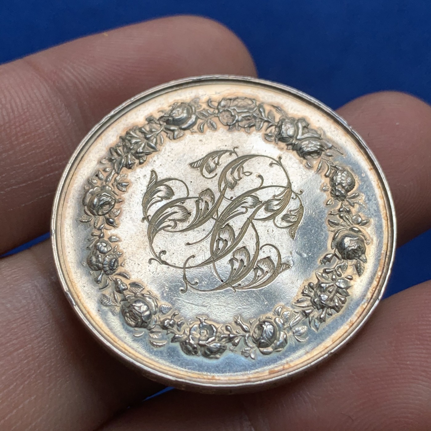 《竞宝斋》第190场-周日，周一 2场 (全场包邮) 法国1892年结婚纪念银章，34mm，17.7g，丰饶角边铭 背面花体刻字 边缘手工刻字 比较少见