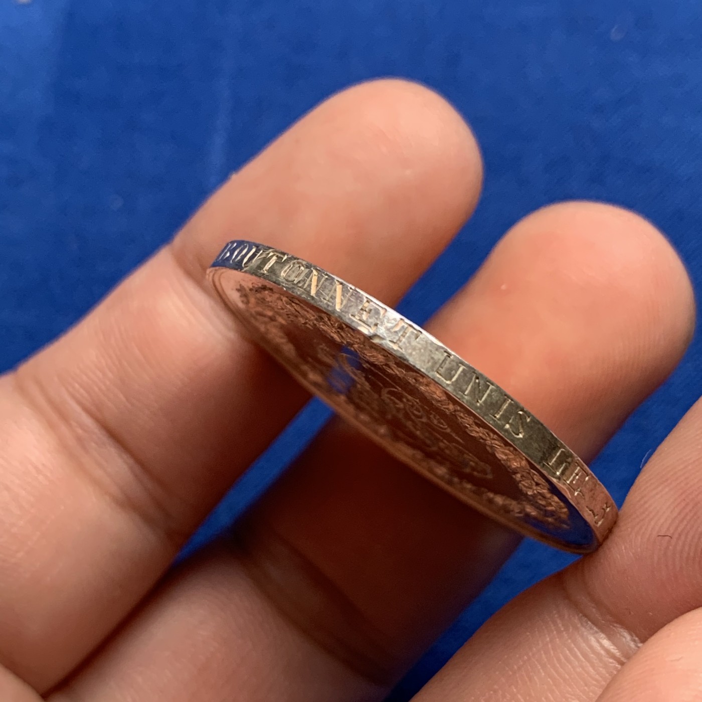 《竞宝斋》第190场-周日，周一 2场 (全场包邮) 法国1892年结婚纪念银章，34mm，17.7g，丰饶角边铭 背面花体刻字 边缘手工刻字 比较少见