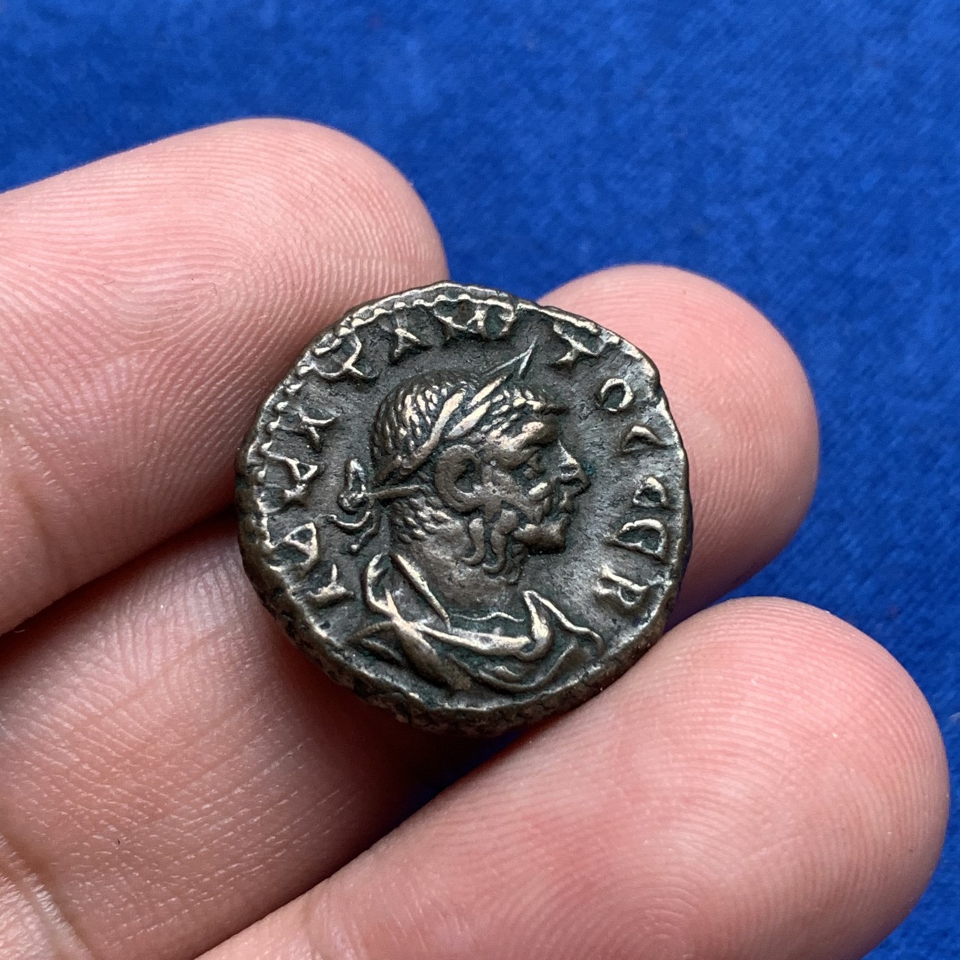 《竞宝斋》第190场-周日，周一 2场 (全场包邮) 古罗马银币 7.6g 正反打制的非常好 币胚很厚 后期含银量越来越低 看着有点像铜币了