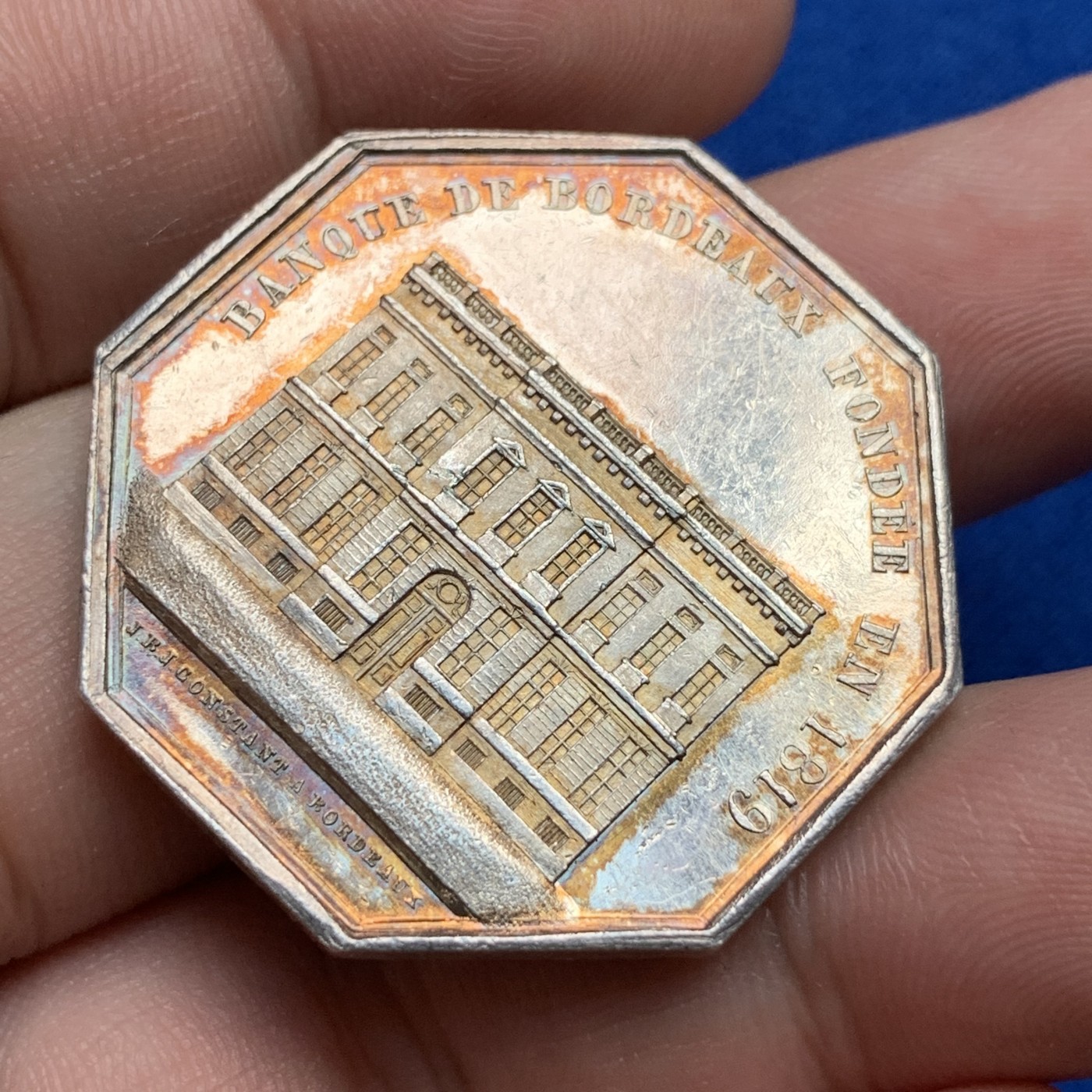 《竞宝斋》第190场-周日，周一 2场 (全场包邮) 法国八角银质代币，波尔多银行，19.27g，34.8mm，神灯边铭（1832-1841），金黄包浆 PL底板