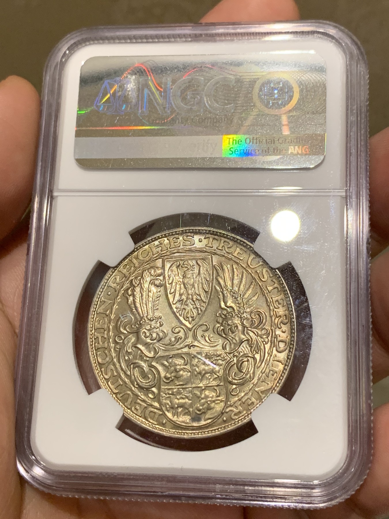 《竞宝斋》第190场-周日，周一 2场 (全场包邮) NGC-MS65 德国 魏玛 兴登堡八十大寿5马克币型银章 卡尔哥茨的经典设计 丝绸转光 淡黄色包浆