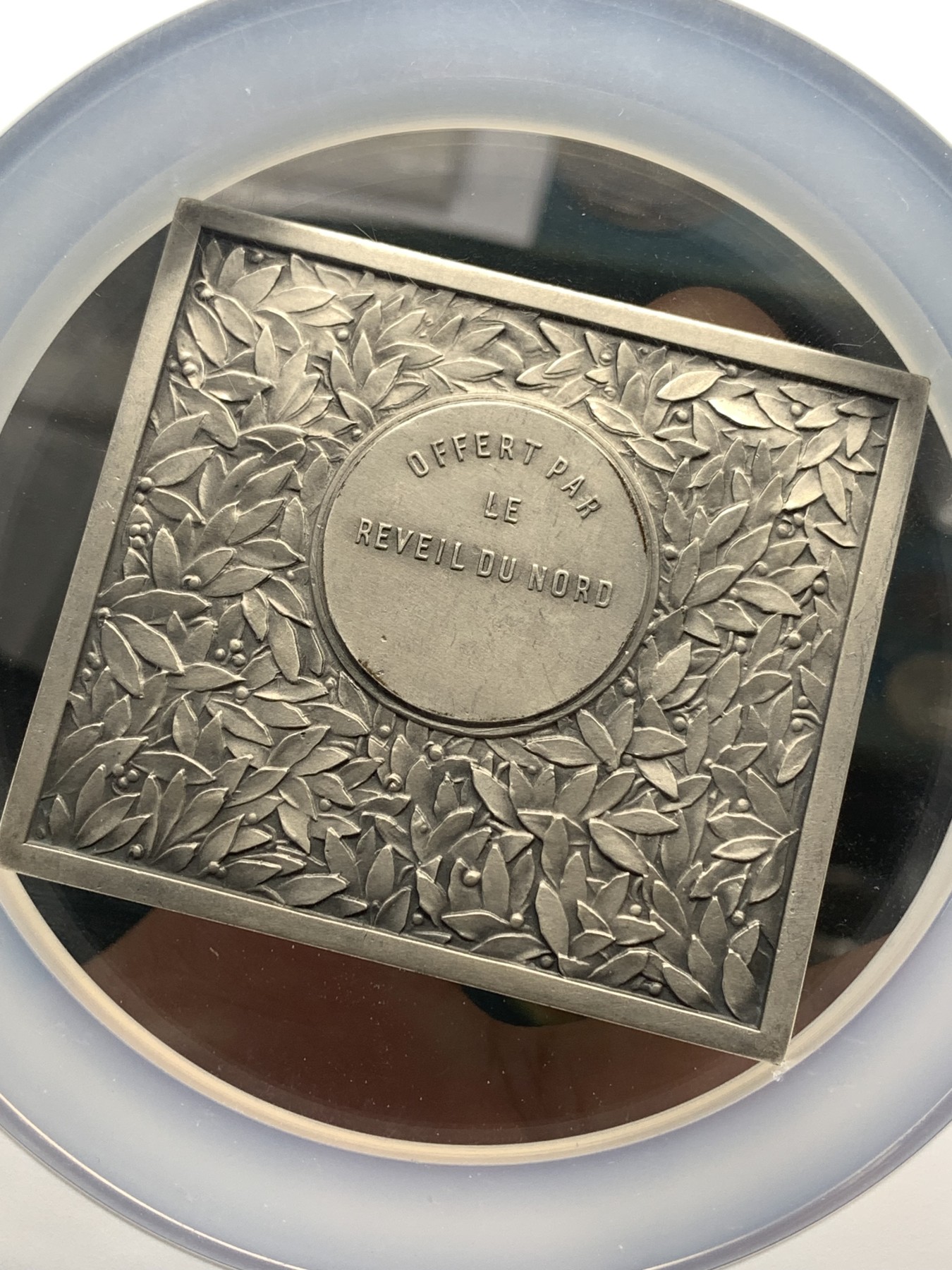 《竞宝斋》第190场-周日，周一 2场 (全场包邮) NGC-MS63 法国1930年代「诺尔晨报」装饰艺术大银章 首见 60X54MM 大规格 大盒封装