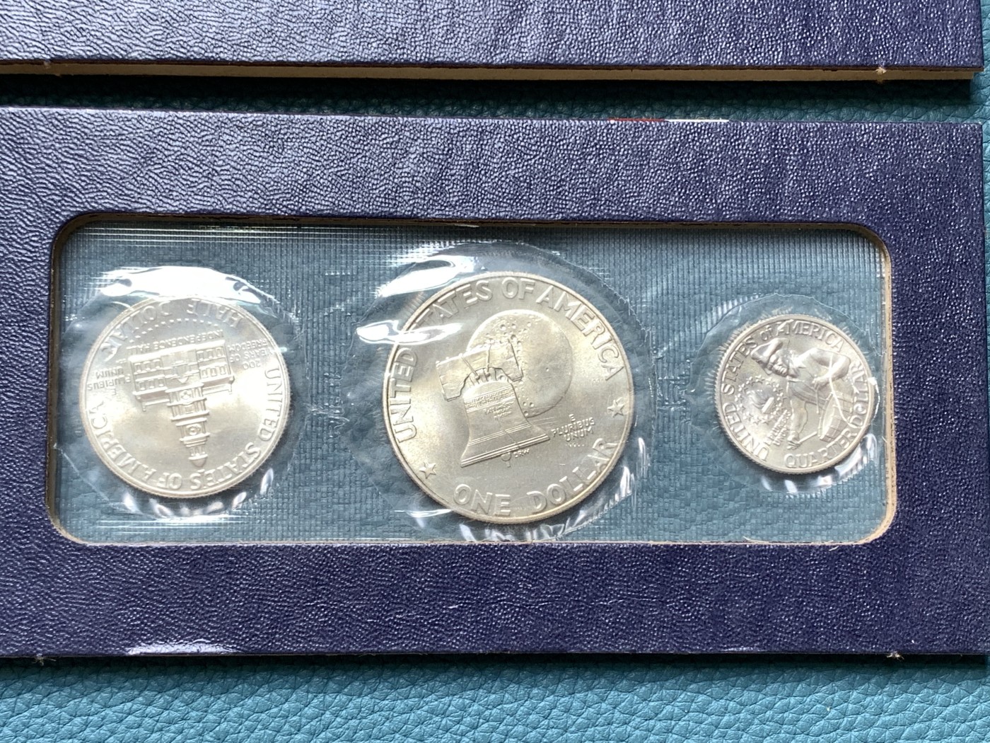 《竞宝斋》第190场-周日，周一 2场 (全场包邮) 美国1976年独立200周年纪念银币三枚套两本