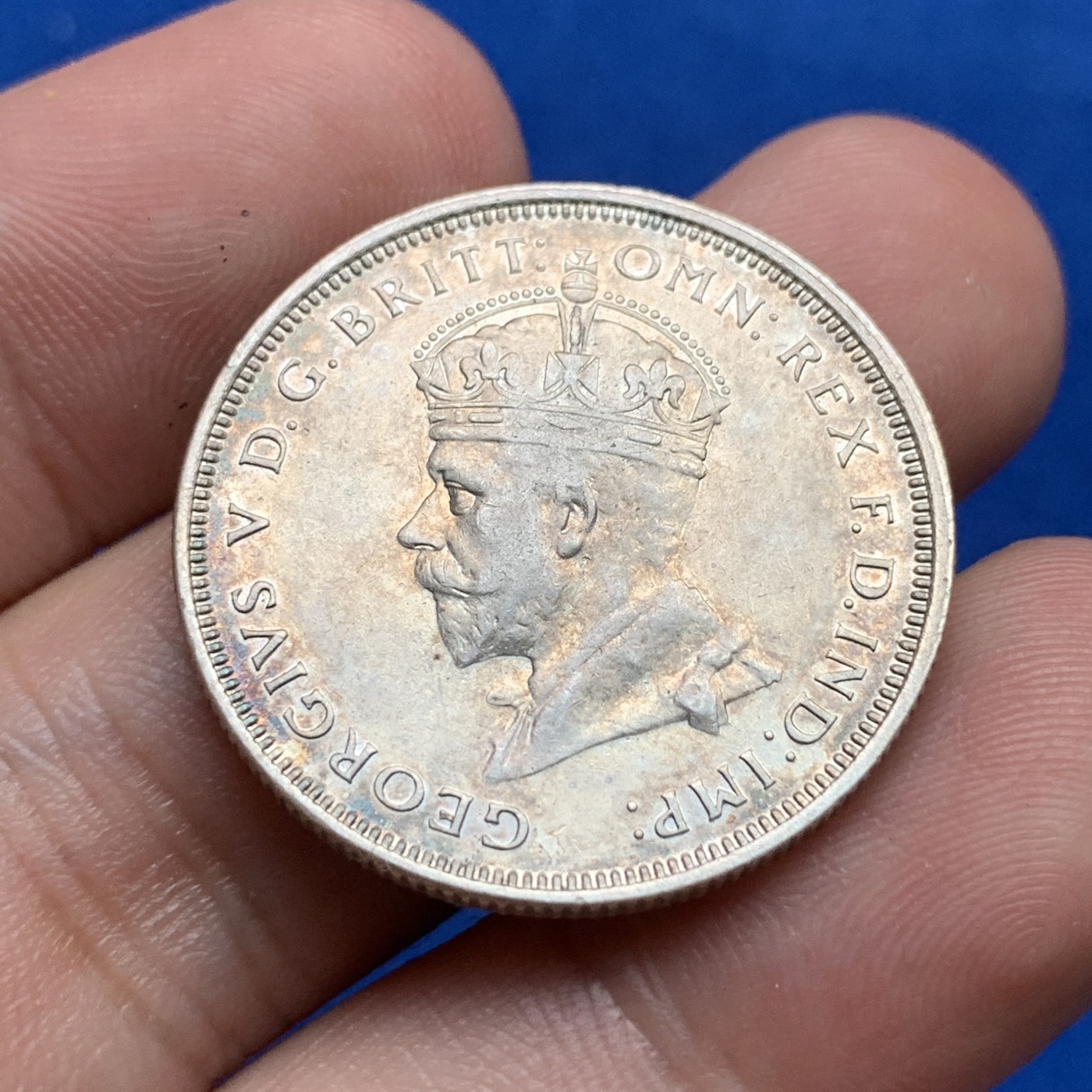 《竞宝斋》第190场-周日，周一 2场 (全场包邮) 澳大利亚1927年1弗罗林银币 国会大厦纪念 年份大楼细节清晰很少见 包浆带彩 漂亮