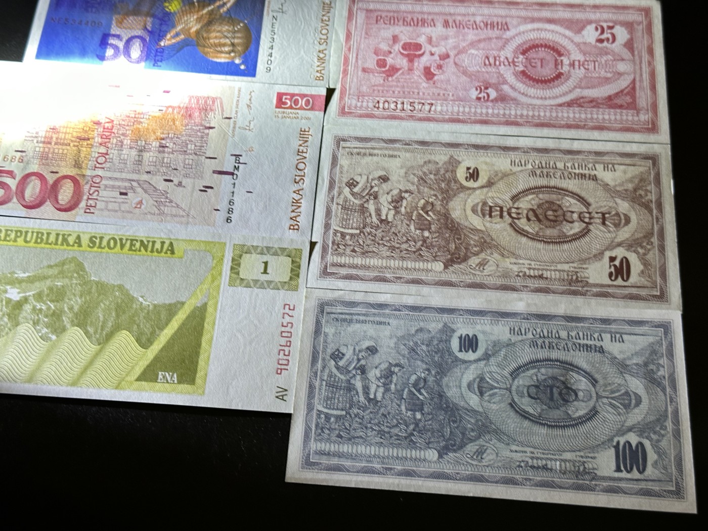 《外钞收藏家》第二百九十一期（荷兰比利时卢森堡欧元专场）（连拍第二场） 东欧纸币10枚 含斯洛文尼亚、马其顿、罗马尼亚等 全新