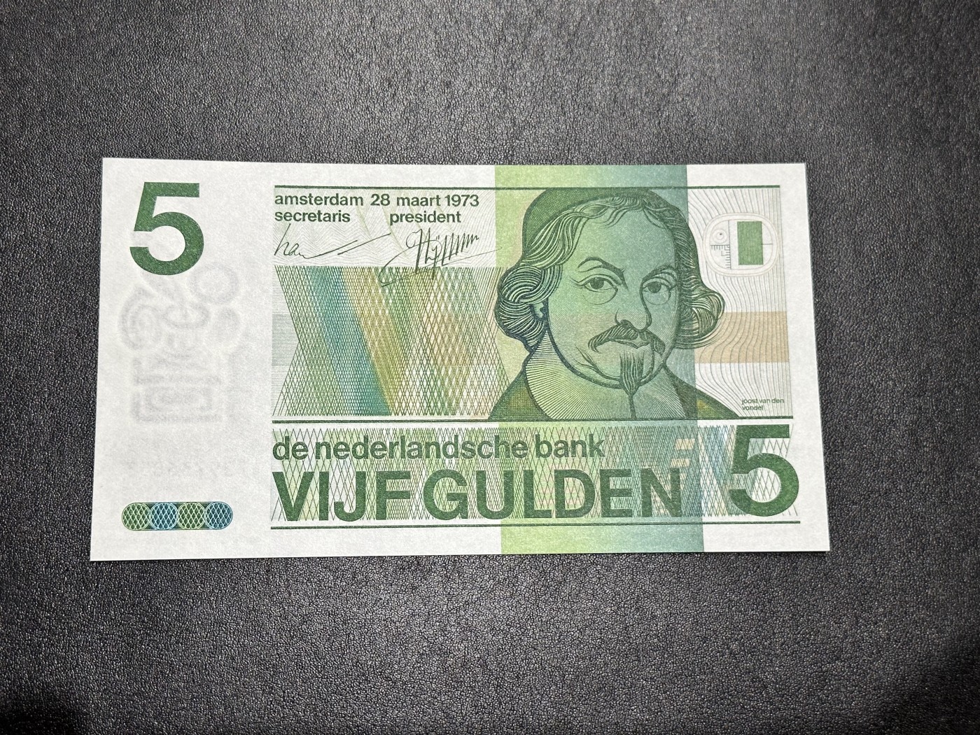 《外钞收藏家》第二百九十一期（荷兰比利时卢森堡欧元专场）（连拍第二场） 荷兰人像版1973年5盾 全新UNC