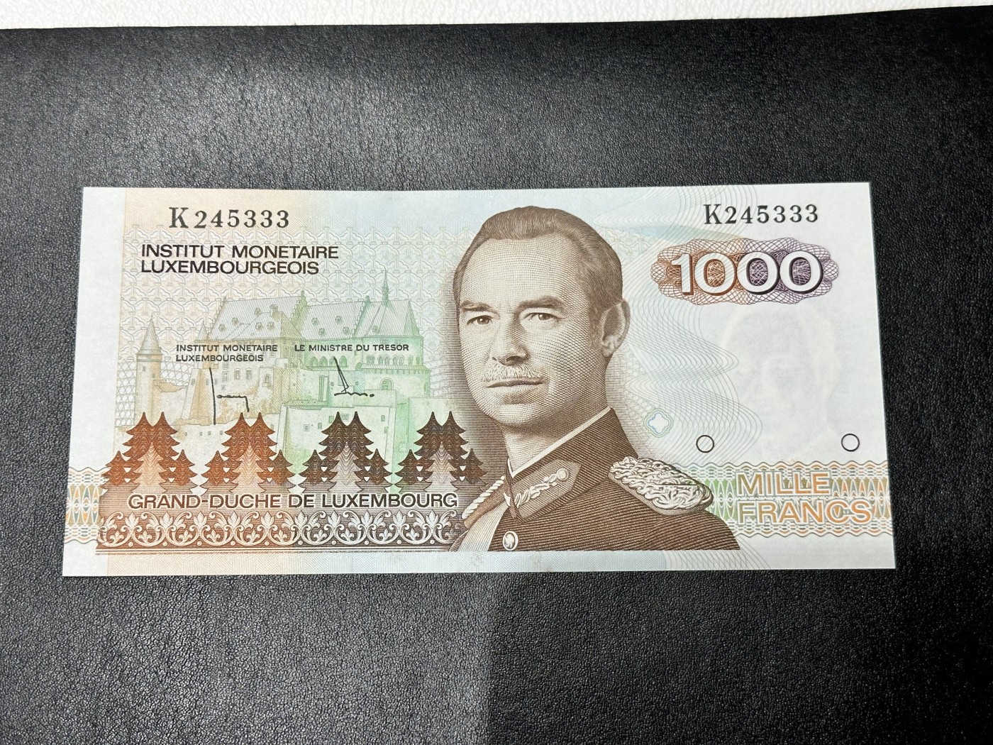 《外钞收藏家》第二百九十一期（荷兰比利时卢森堡欧元专场）（连拍第二场） 卢森堡1000法郎 全新UNC