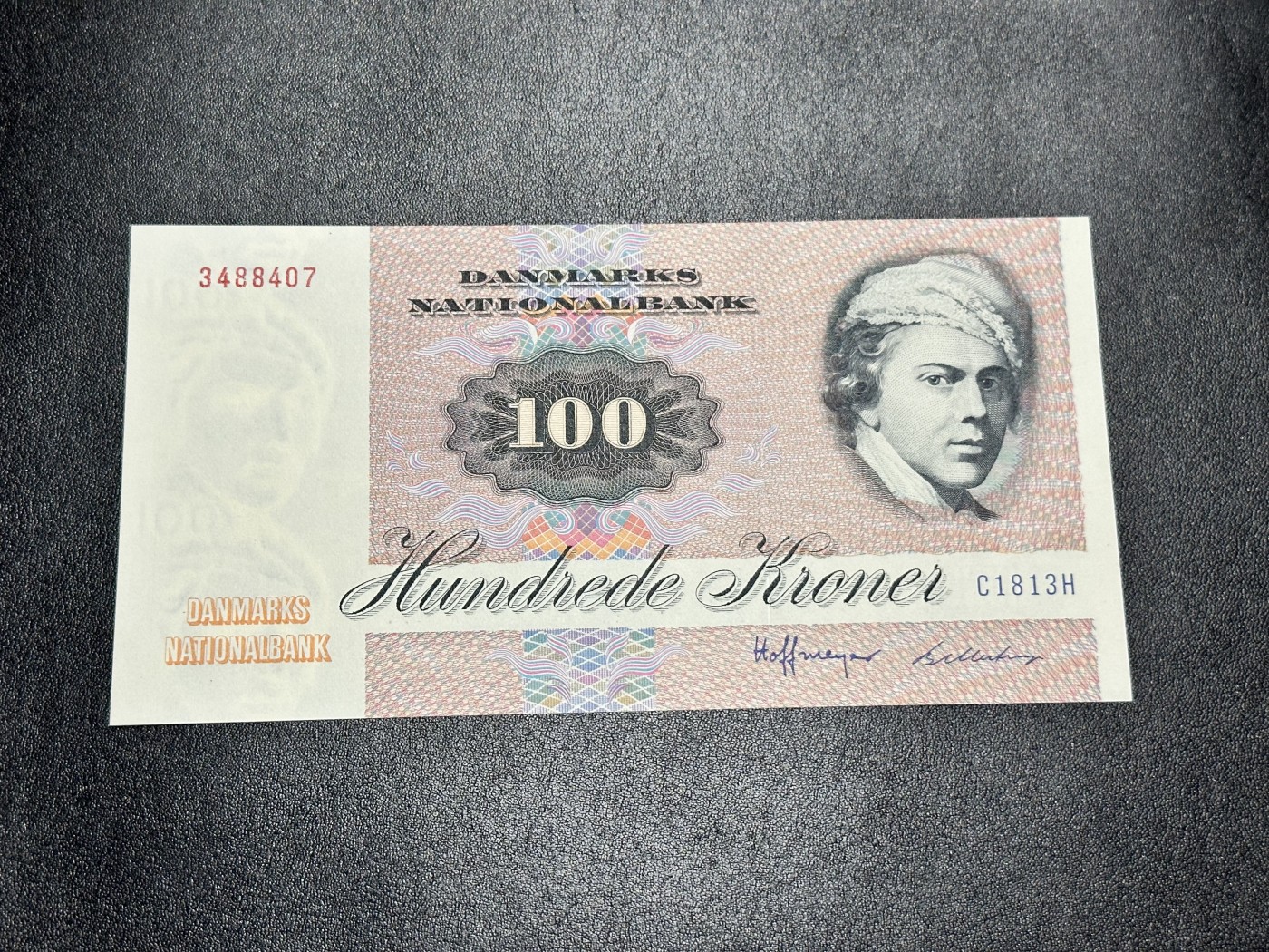 《外钞收藏家》第二百九十二期（连拍第三场） 丹麦动物版100克朗 近全新 边上有荧光反应
