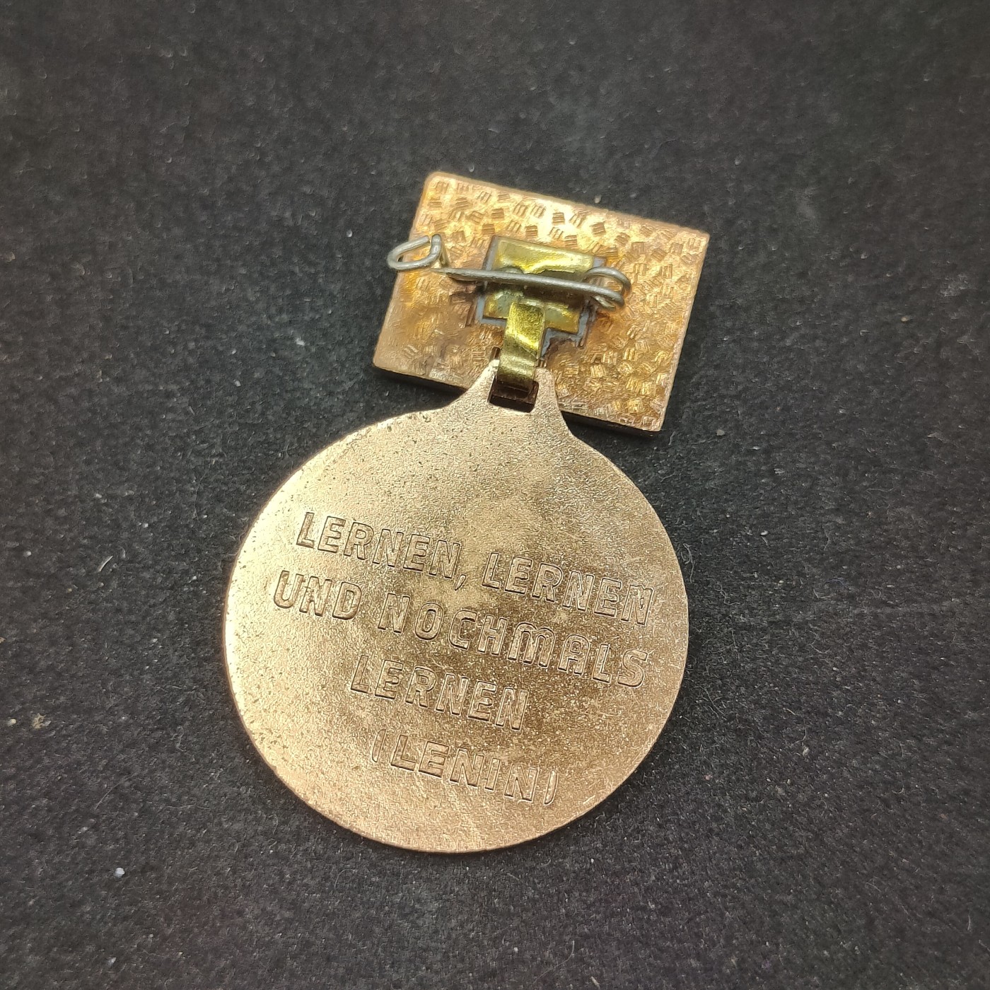 全场0元起拍 第83期 咸鱼国勋章拍卖专场 8月20日（周日）下午6：00开始 东德社會主義競賽模範學習集體獎章