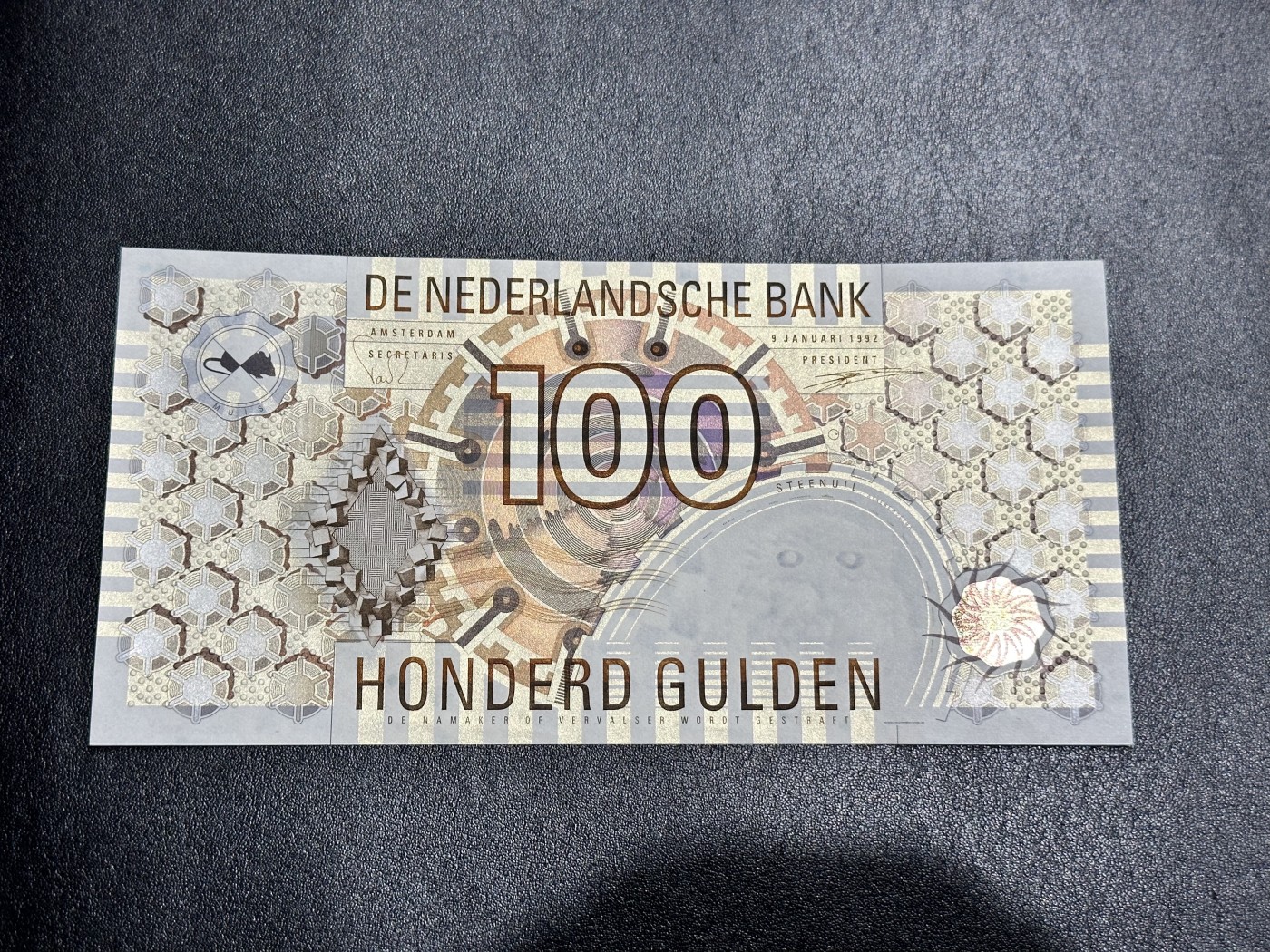 《外钞收藏家》第二百九十一期（荷兰比利时卢森堡欧元专场）（连拍第二场） 荷兰齿轮版1972年100盾 全新UNC