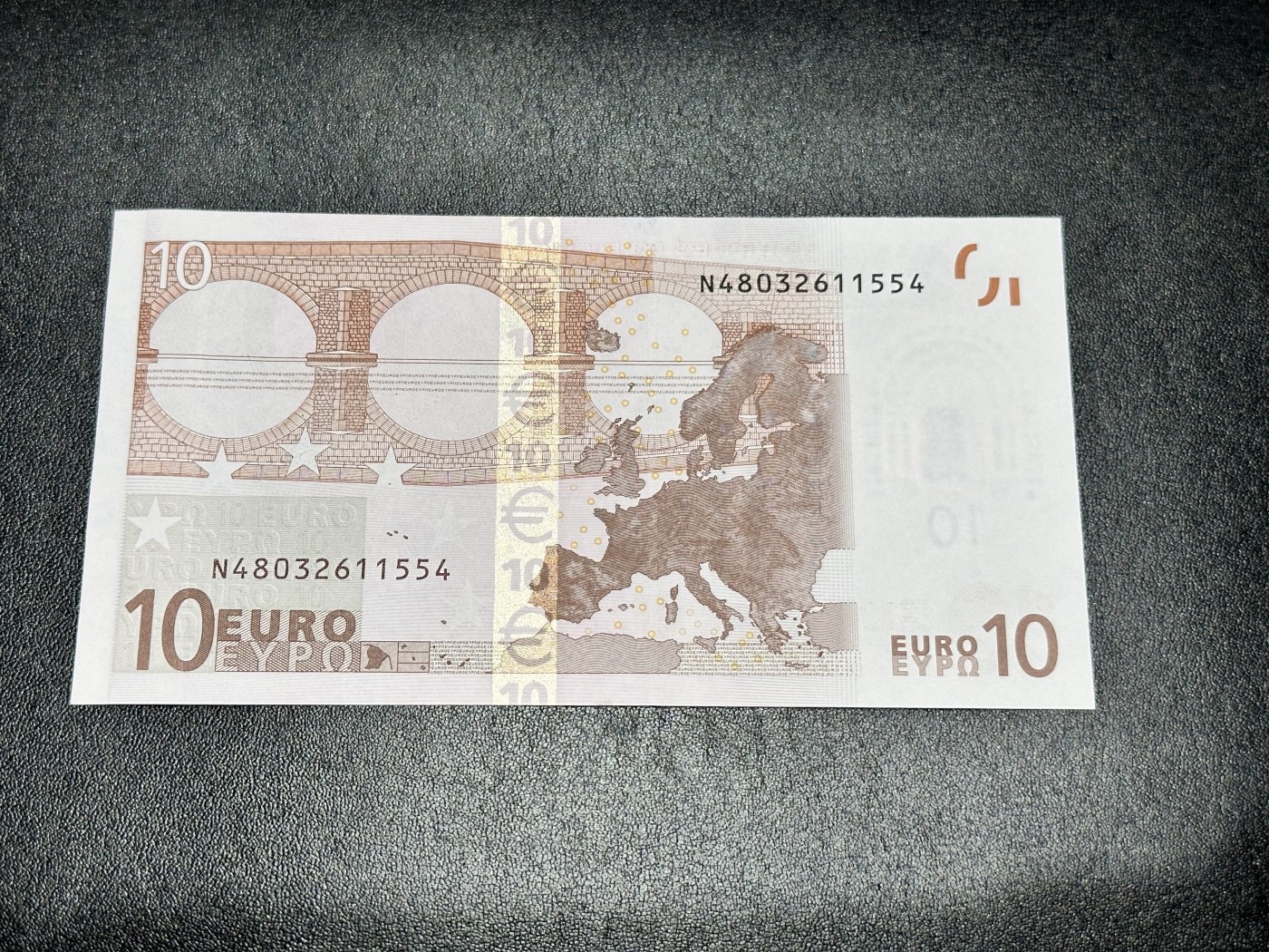 《外钞收藏家》第二百九十一期（荷兰比利时卢森堡欧元专场）（连拍第二场） 2002年10欧元首签，奥地利N字冠 全新UNC