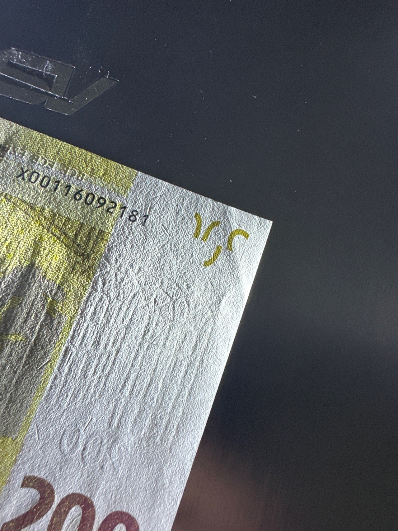 《外钞收藏家》第二百九十一期（荷兰比利时卢森堡欧元专场）（连拍第二场） 2002年200欧元首签，德国X字冠 全新 一个叫压到了 有点小瑕疵