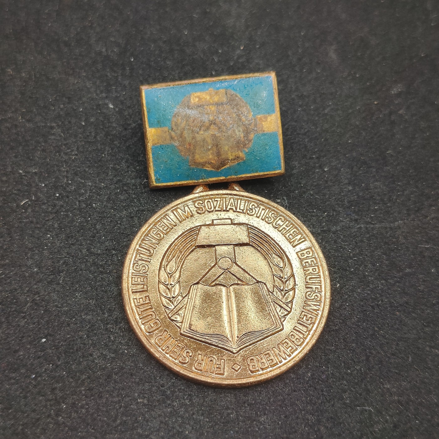 全场0元起拍 第83期 咸鱼国勋章拍卖专场 8月20日（周日）下午6：00开始 东德社會主義競賽模範學習集體獎章