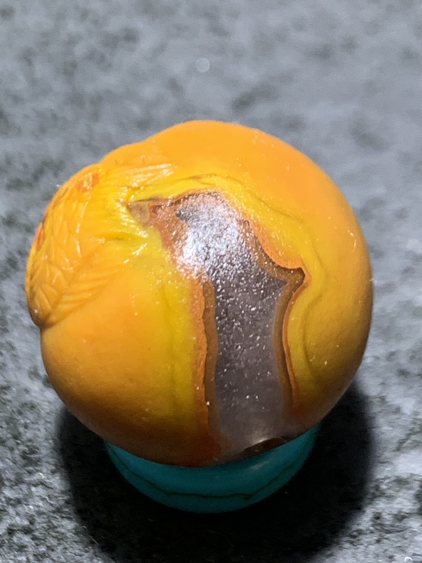 精美冰飘亚光战国红玛瑙手工俏色巧雕富贵有余一个，