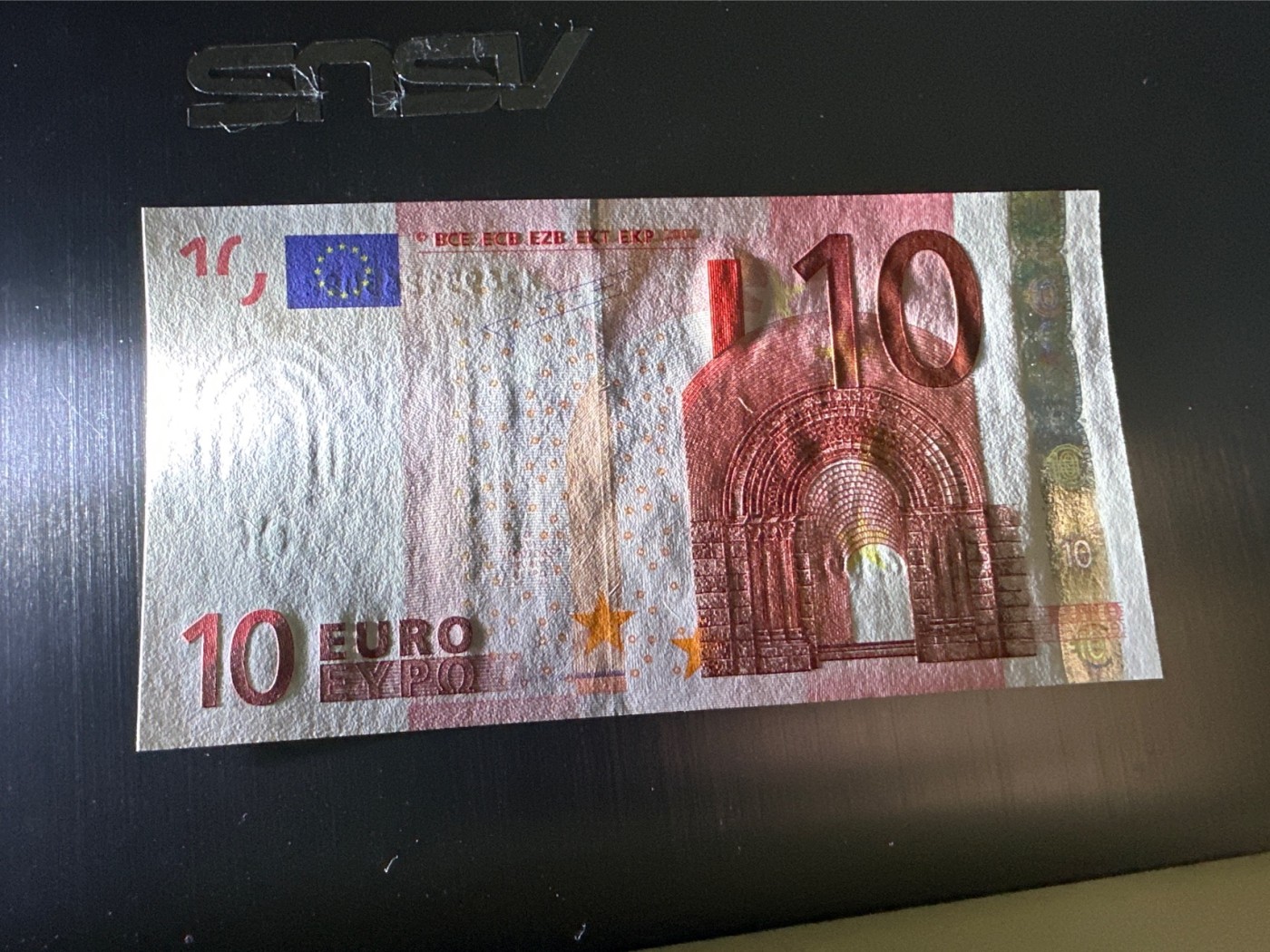 《外钞收藏家》第二百九十一期（荷兰比利时卢森堡欧元专场）（连拍第二场） 2002年10欧元次签，德国X字冠 全新UNC