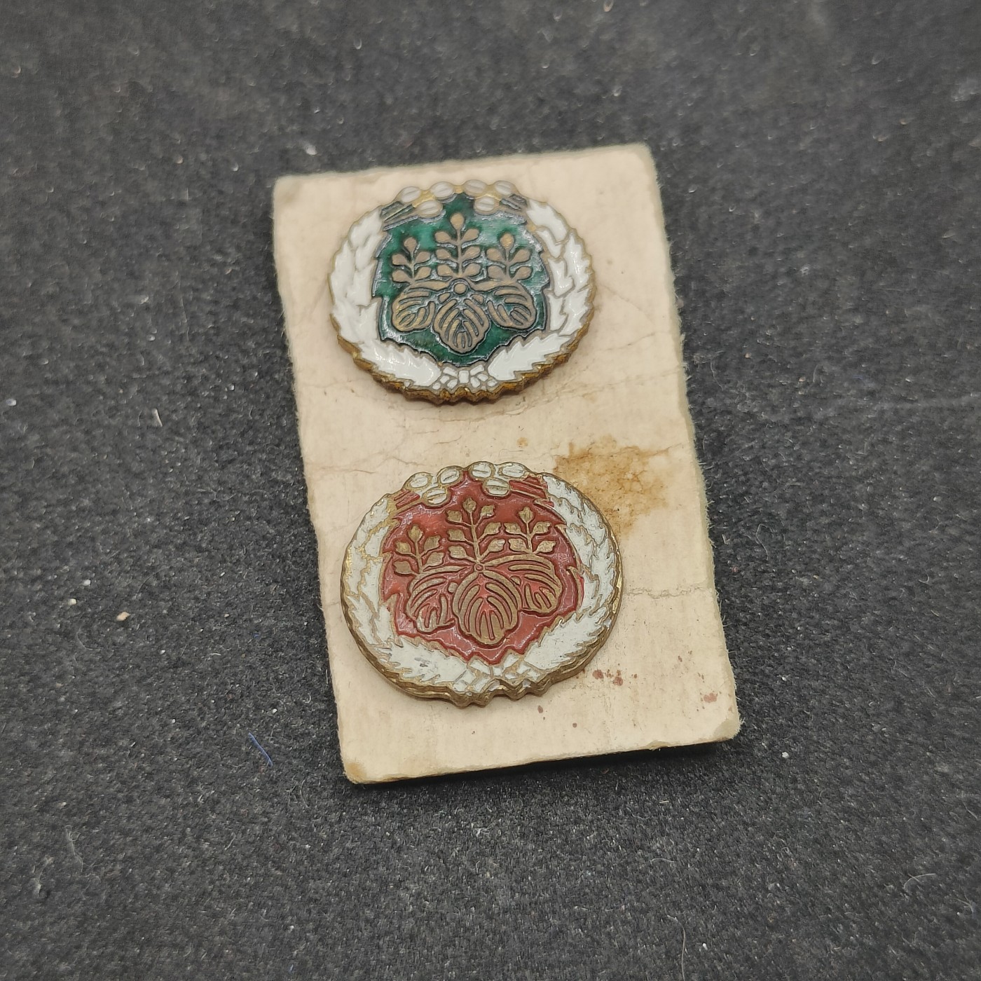 全场0元起拍 第83期 咸鱼国勋章拍卖专场 8月20日（周日）下午6：00开始 日本战前铁道省徽章两个 绿色与红色