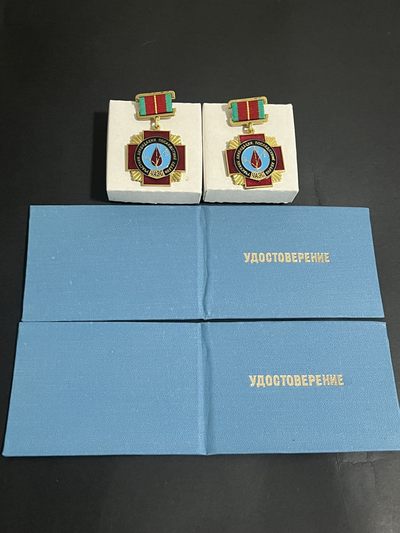 商都徽章拍卖第5期 - 苏联切尔诺贝利奖章 带证书原盒 证书 两连号一组