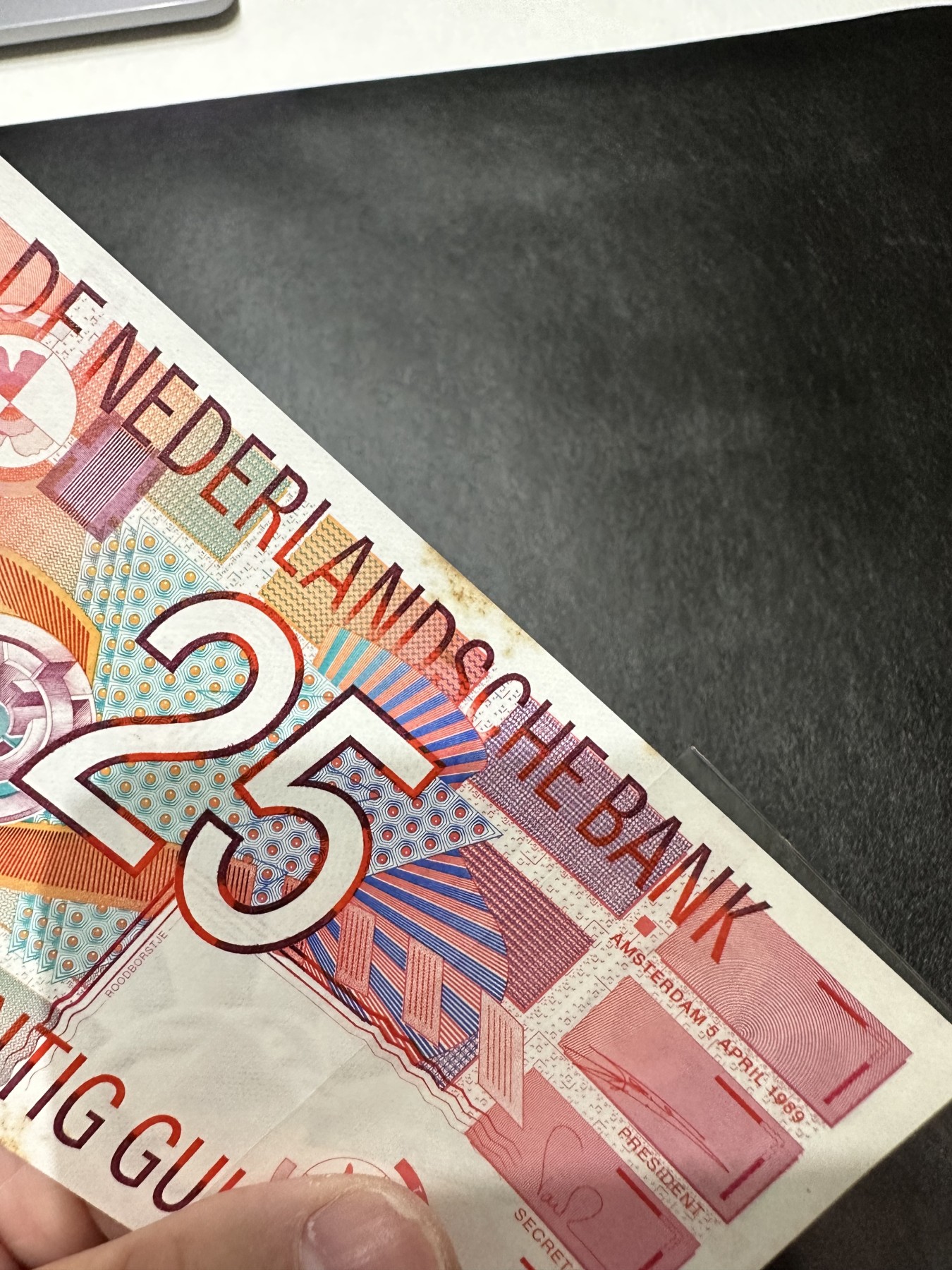 《外钞收藏家》第二百九十一期（荷兰比利时卢森堡欧元专场）（连拍第二场） 荷兰齿轮版1999年25盾  无折 非全新 有黄斑