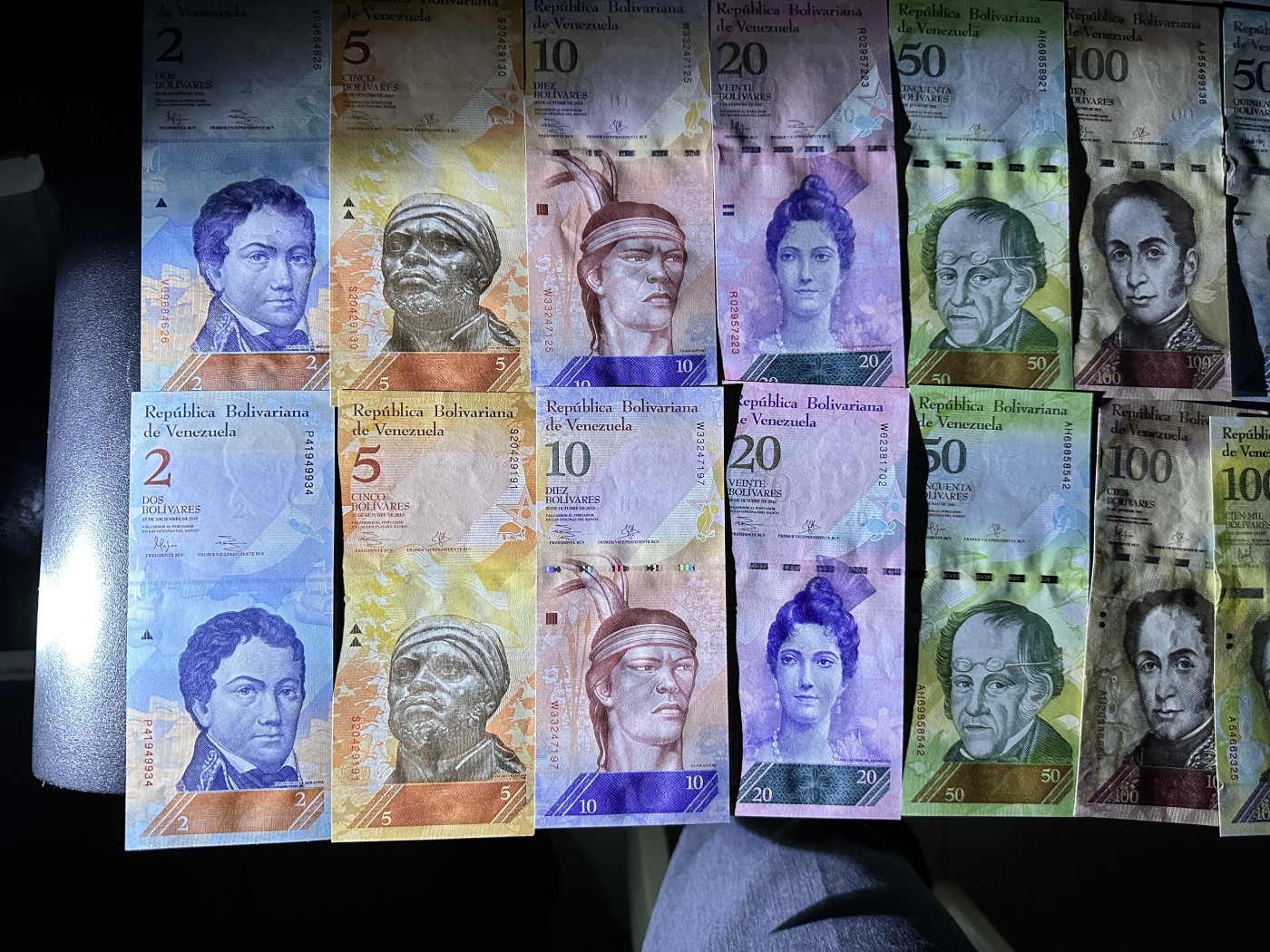 《外钞收藏家》第二百九十二期（连拍第三场） 全新品相委内瑞拉纸币 三套一起 全新UNC