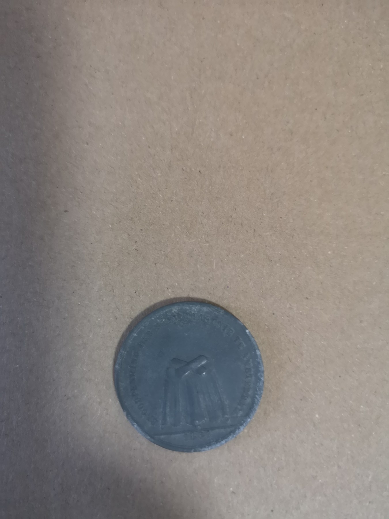 长老汇第32场钱币和邮票拍卖 1861荷兰阿姆斯特丹面包卷代币，这是送给穷人，可以换取面包，很有特色的一枚。eBay80多元一枚，不含运费