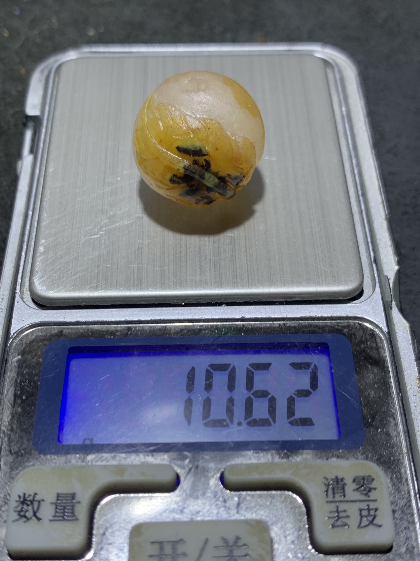 精美冰飘亚光战国红玛瑙手工俏色巧雕树叶随形2.0圆珠一个，