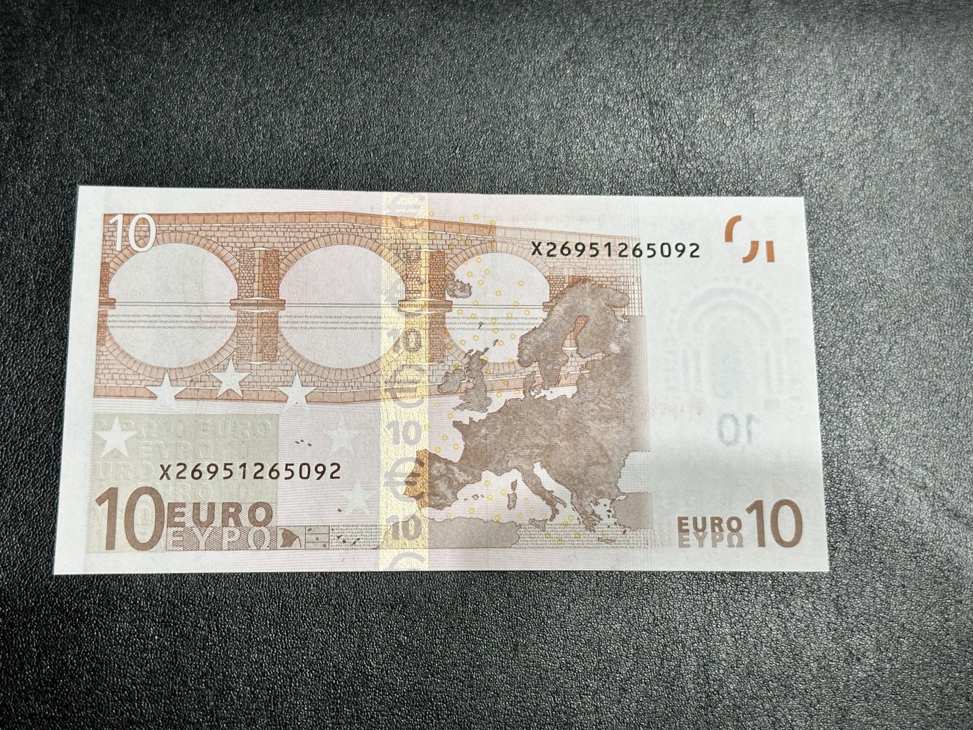 《外钞收藏家》第二百九十一期（荷兰比利时卢森堡欧元专场）（连拍第二场） 2002年10欧元次签，德国X字冠 全新UNC