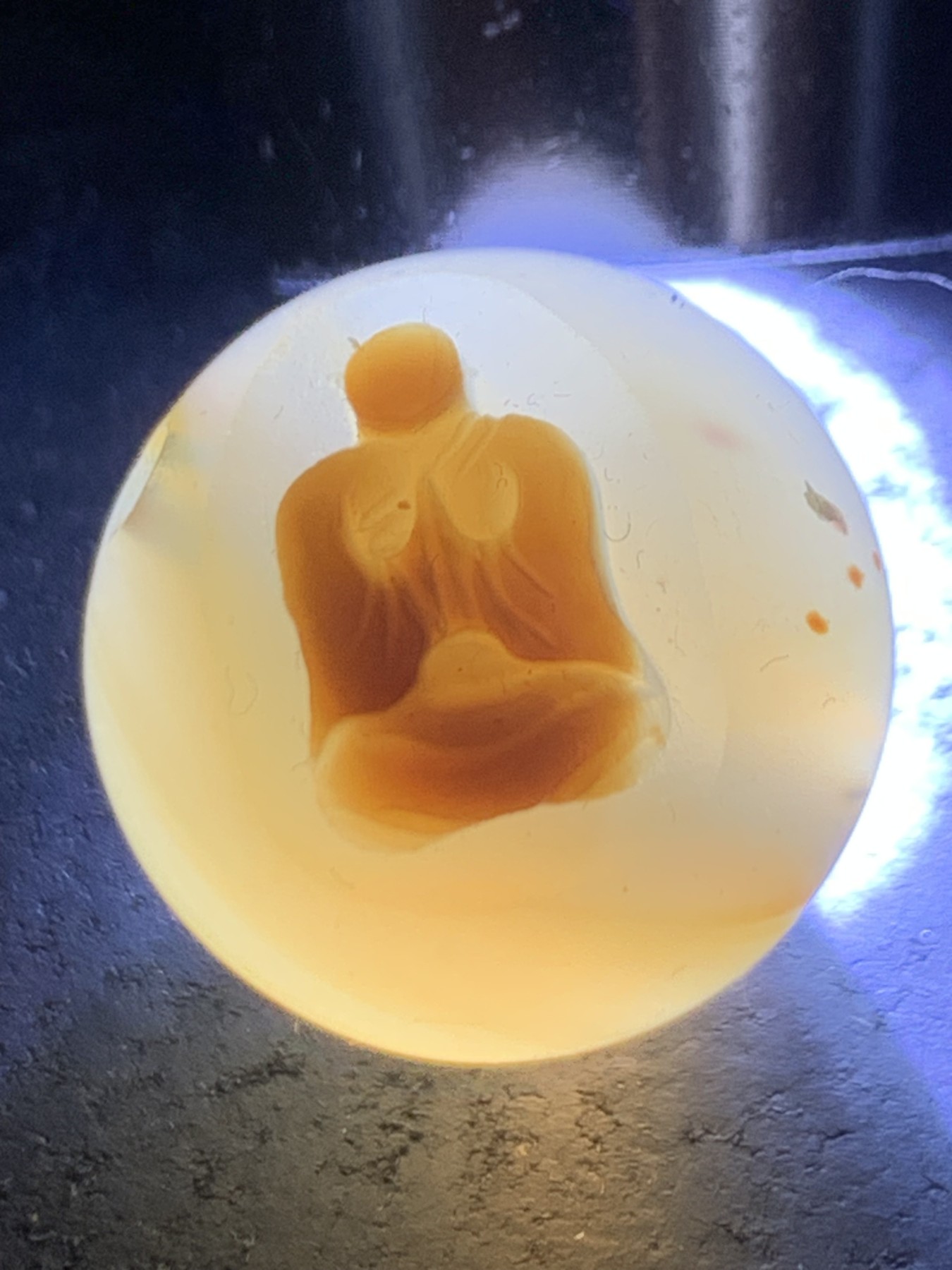 精美高玉化亚光海洋玉髓手工俏色巧雕无相佛意境圆珠一个！