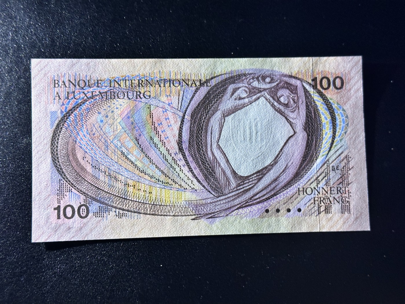 《外钞收藏家》第二百九十一期（荷兰比利时卢森堡欧元专场）（连拍第二场） 卢森堡1981年100法郎 全新UNC