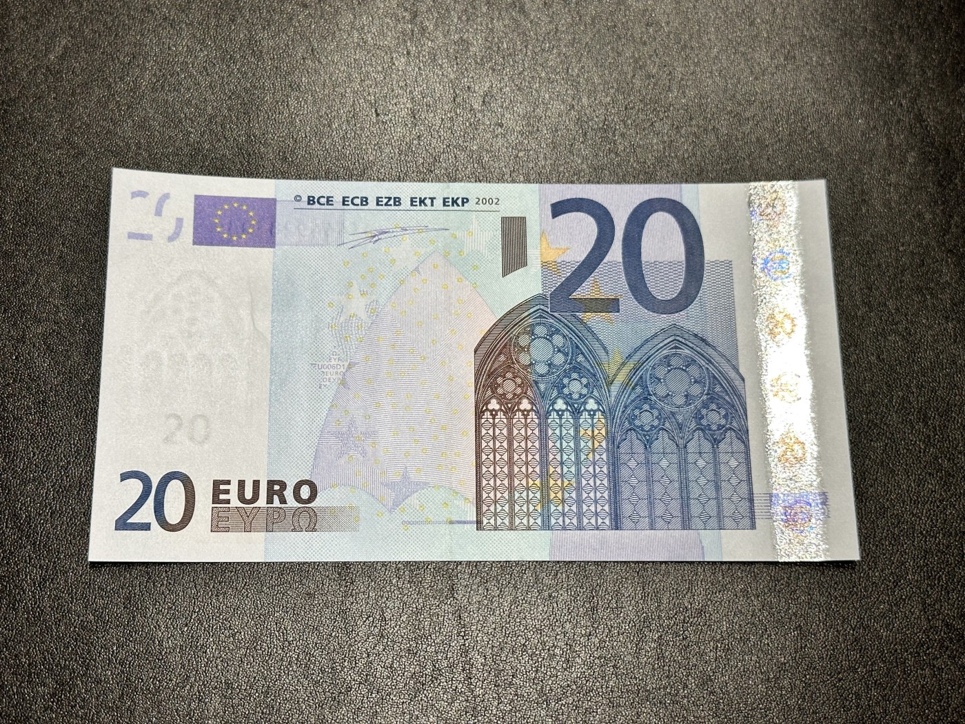 《外钞收藏家》第二百九十一期（荷兰比利时卢森堡欧元专场）（连拍第二场） 2002年20欧元首签，葡萄牙M字冠 全新UNC