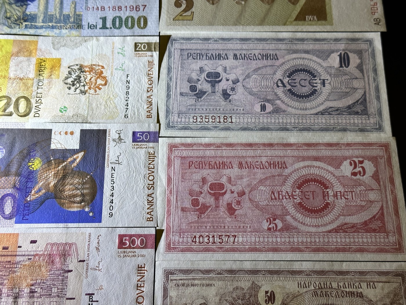 《外钞收藏家》第二百九十一期（荷兰比利时卢森堡欧元专场）（连拍第二场） 东欧纸币10枚 含斯洛文尼亚、马其顿、罗马尼亚等 全新