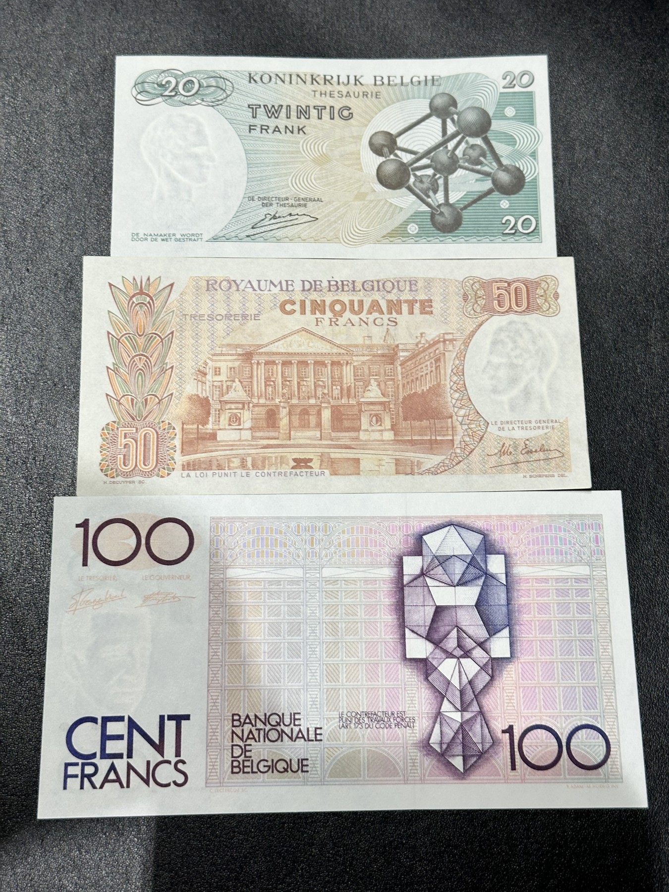 《外钞收藏家》第二百九十一期（荷兰比利时卢森堡欧元专场）（连拍第二场） 比利时小额法郎3张 全新 50面额一个角钝