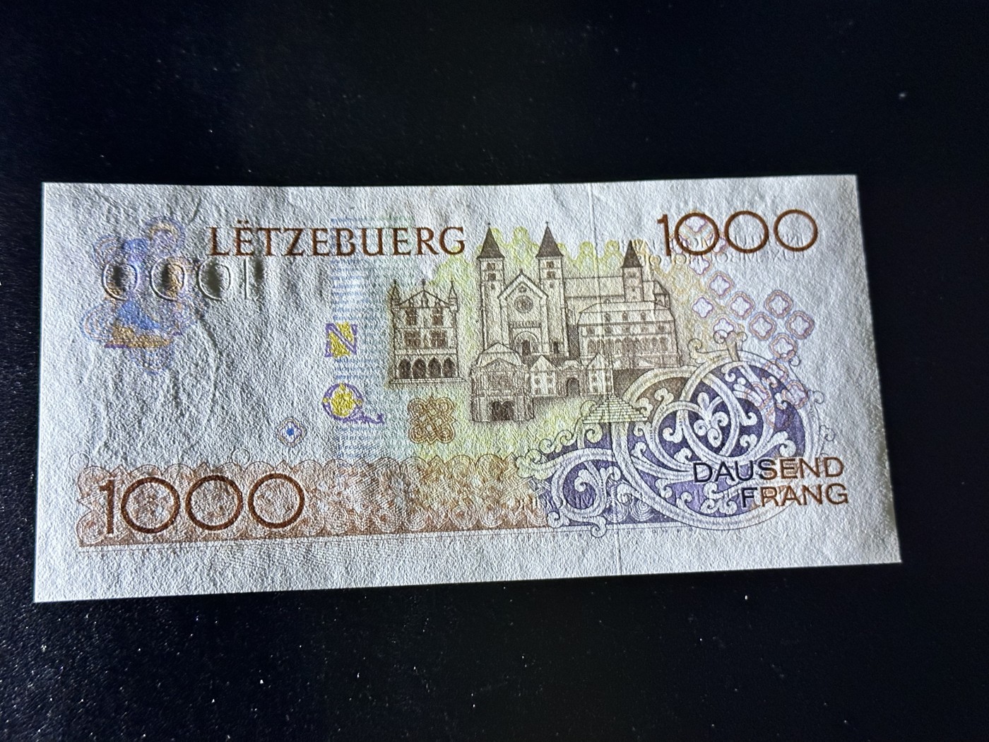 《外钞收藏家》第二百九十一期（荷兰比利时卢森堡欧元专场）（连拍第二场） 卢森堡1000法郎 全新UNC