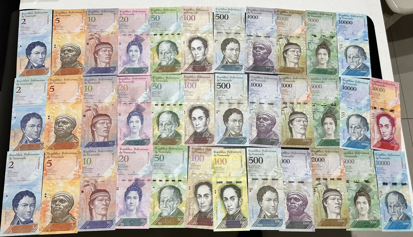 《外钞收藏家》第二百九十二期（连拍第三场） 全新品相委内瑞拉纸币 三套一起 全新UNC