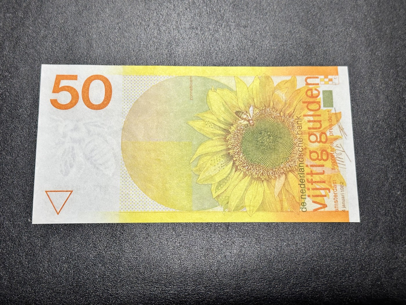 《外钞收藏家》第二百九十一期（荷兰比利时卢森堡欧元专场）（连拍第二场） 荷兰1982年50盾，向日葵 全新 不绝