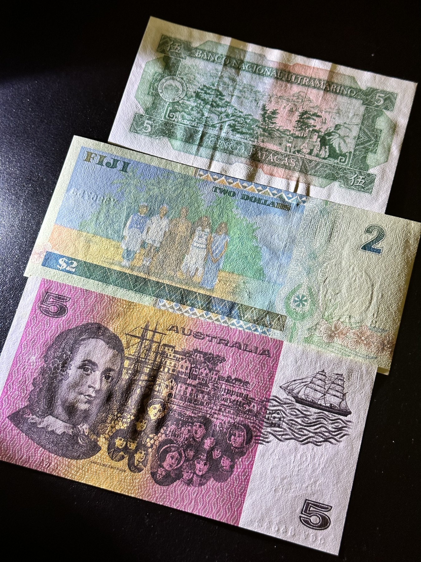 《外钞收藏家》第二百九十二期（连拍第三场） 澳门、斐济、澳大利亚三张一起 澳门有折 澳大利亚一个潮点 斐济全新