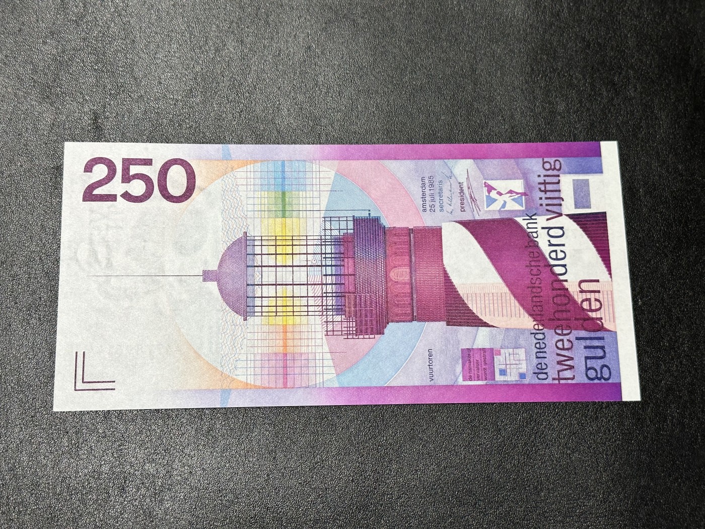 《外钞收藏家》第二百九十一期（荷兰比利时卢森堡欧元专场）（连拍第二场） 荷兰1985年250盾，灯塔 全新UNC